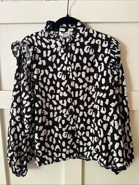 Anniewear Black and White Abstract Ruffle Shoulder Blouse